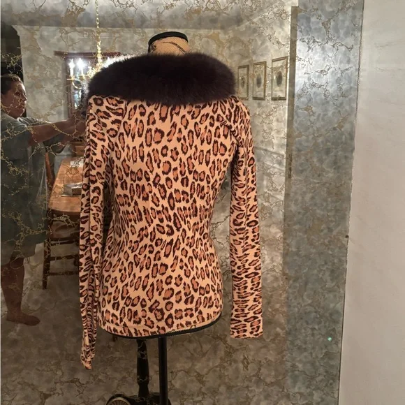 Cache Leopard Print Top with Faux Fur Collar - Picture 7 of 10